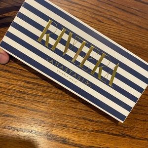 Brand new Anastasia Beverly Hills Rivera